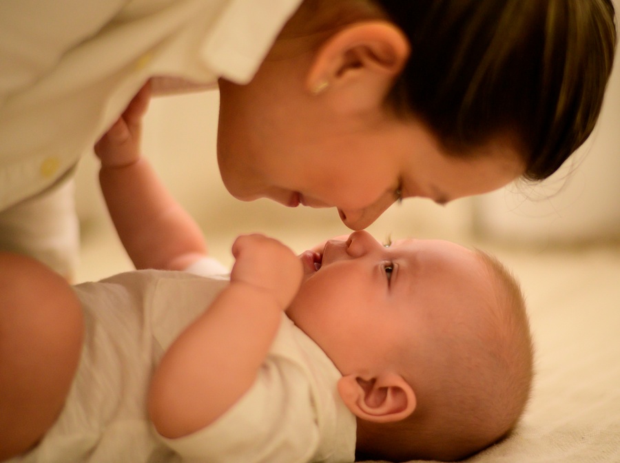 Tốc độ tăng cân của trẻ có thể thay đổi từng tuần hoặc tháng nhưng nên nằm trong giới hạn bình thường.