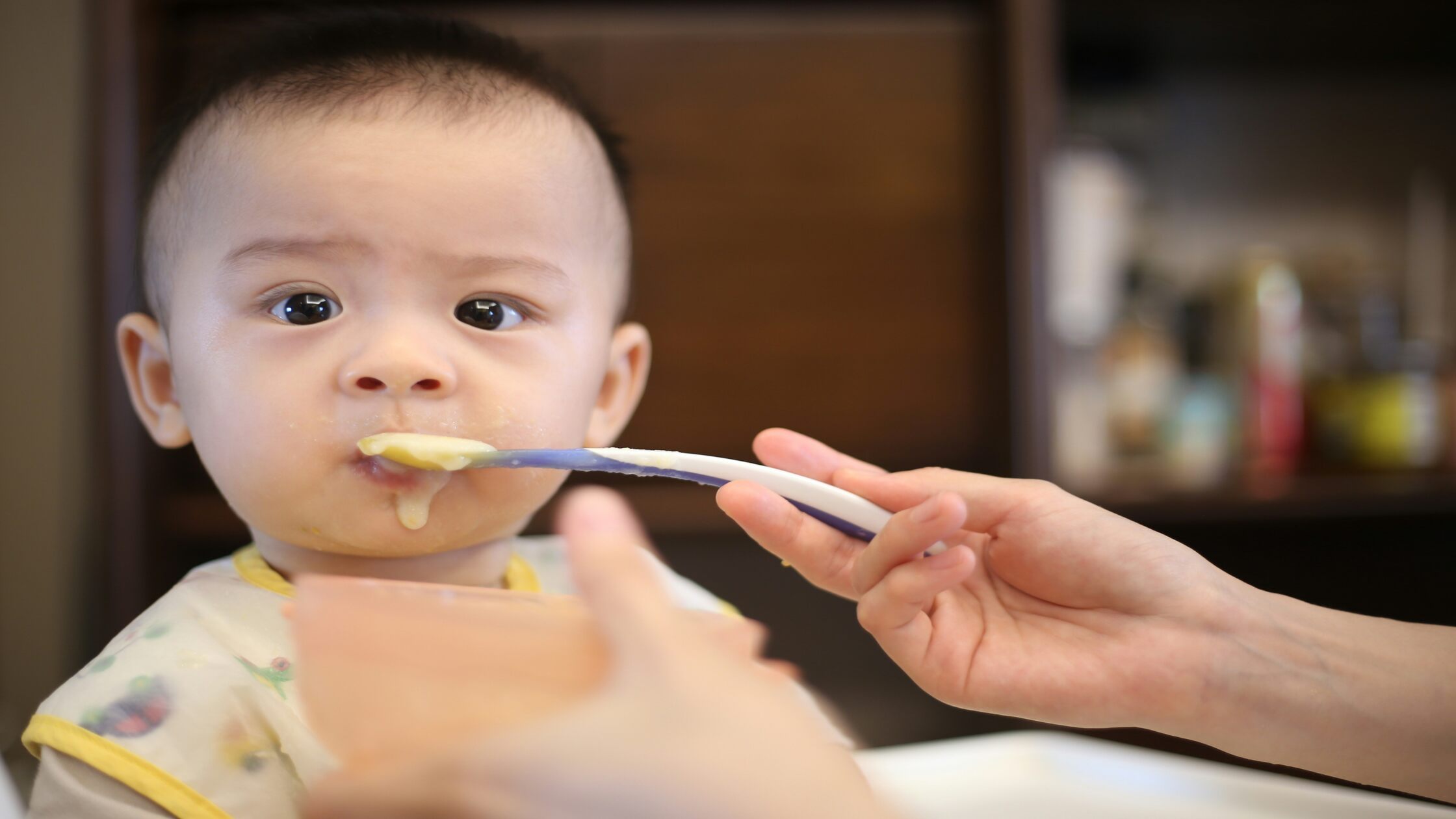 Việc lên thực đơn ăn dặm cho bé 6 tháng là điều tối cần thiết trước khi bắt đầu.