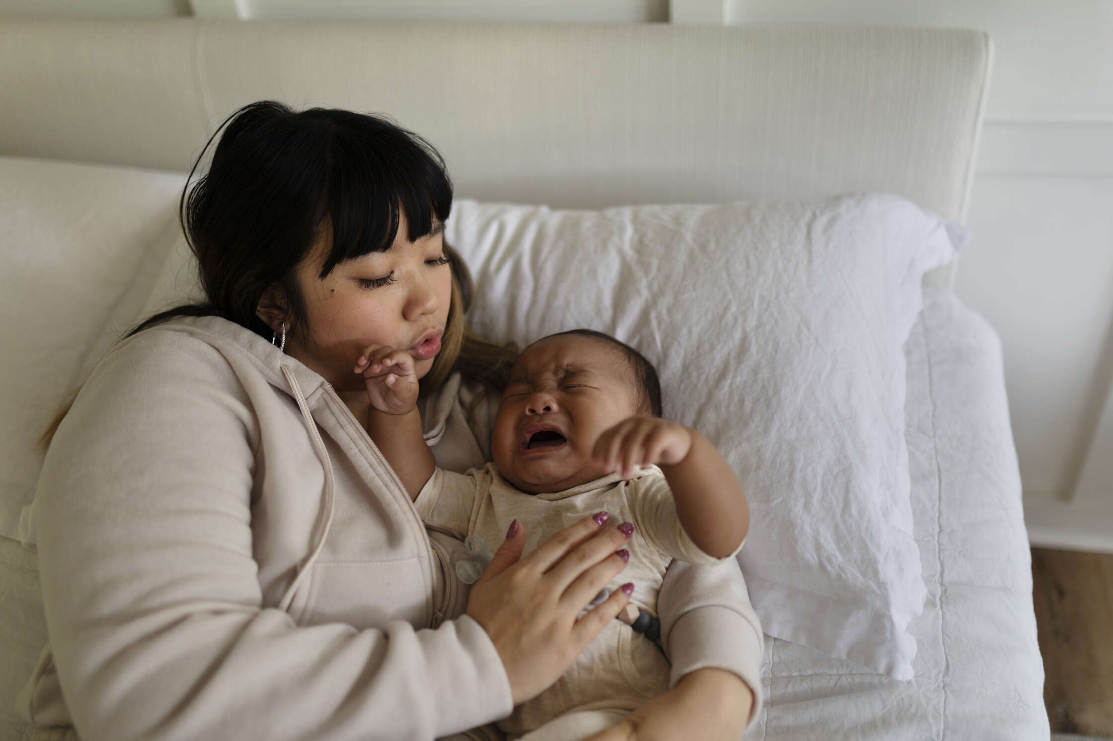 Khi nào cần đưa trẻ bị tay chân miệng đi khám là một câu hỏi thiết yếu.
