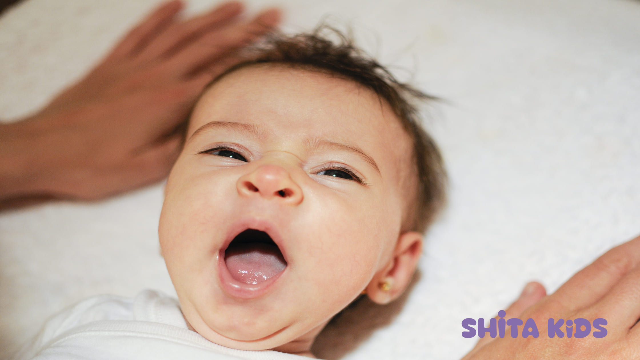 cách phân biệt cặn sữa và nấm lưỡi ở trẻ sơ sinh