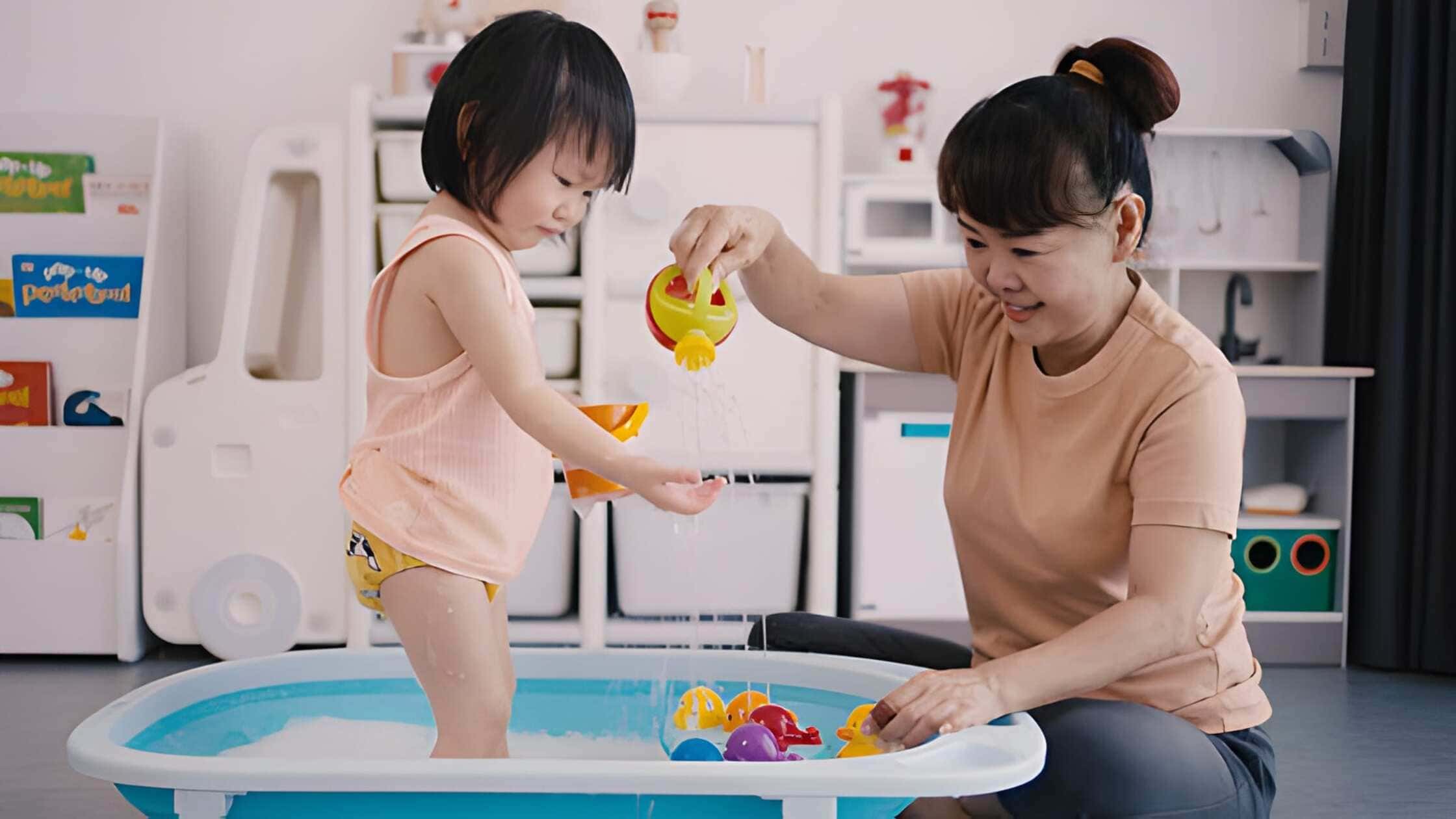 Bí quyết biến hoạt động hàng ngày thành bài học từ vựng cho con.