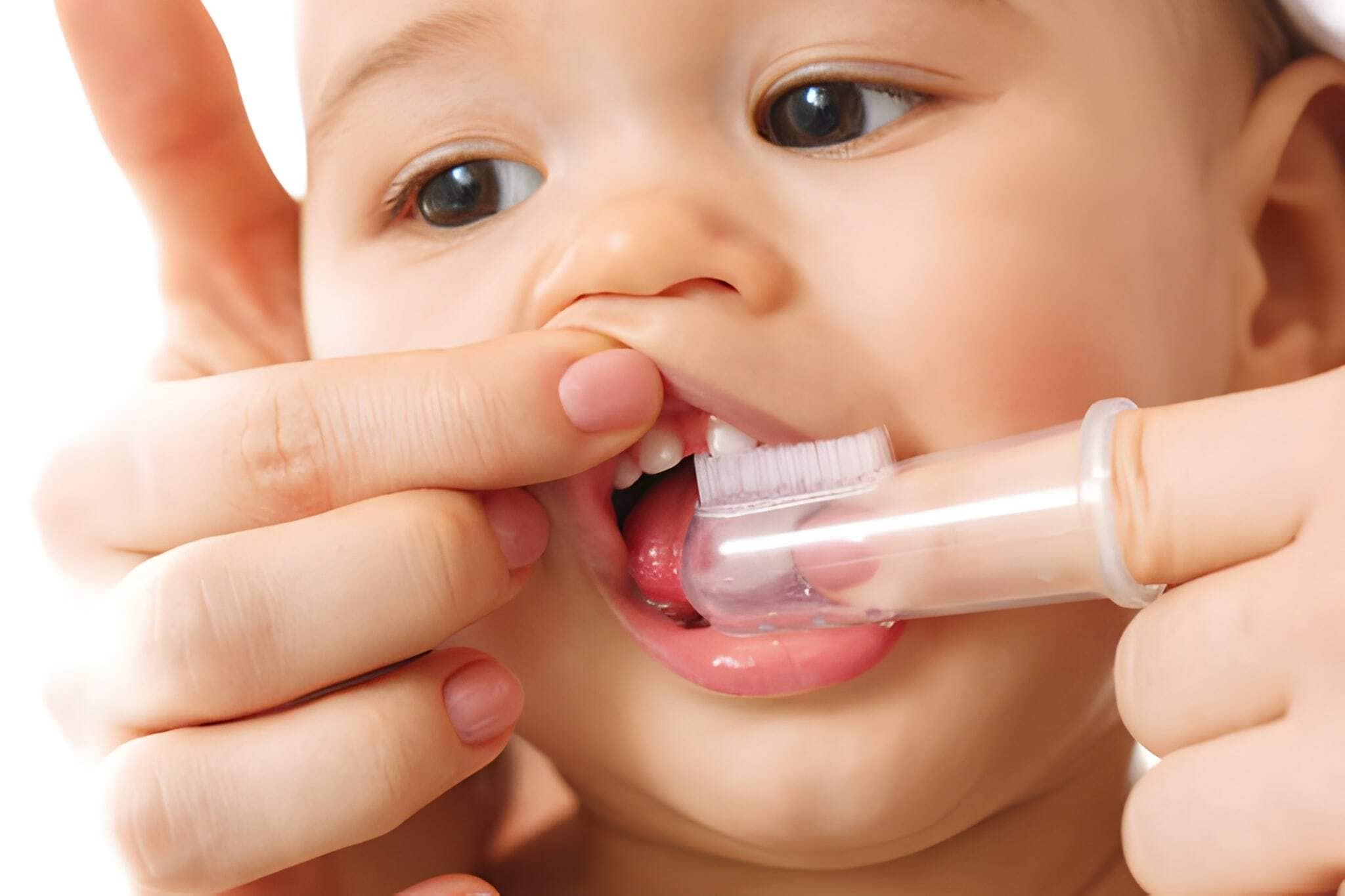 So sánh hiệu quả gạc rơ lưỡi tẩm dịch và nước muối sinh lý