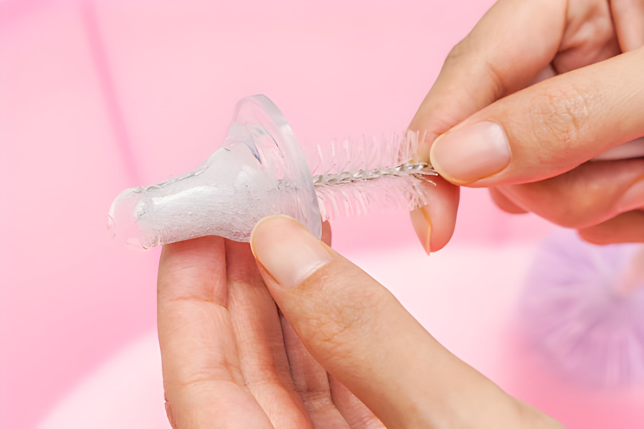 Quy trình vệ sinh bình sữa chuẩn, loại bỏ vi khuẩn triệt để.