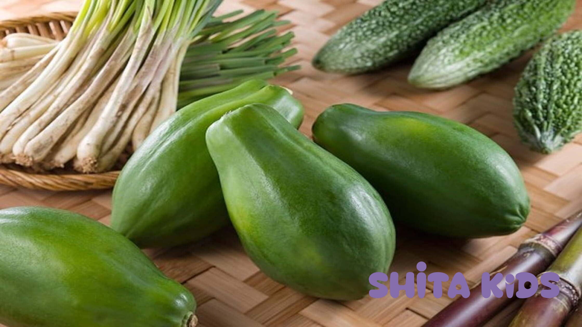 Canh đu đủ xanh hầm là thực phẩm lợi sữa giàu enzyme và vitamin hơn móng giò.
