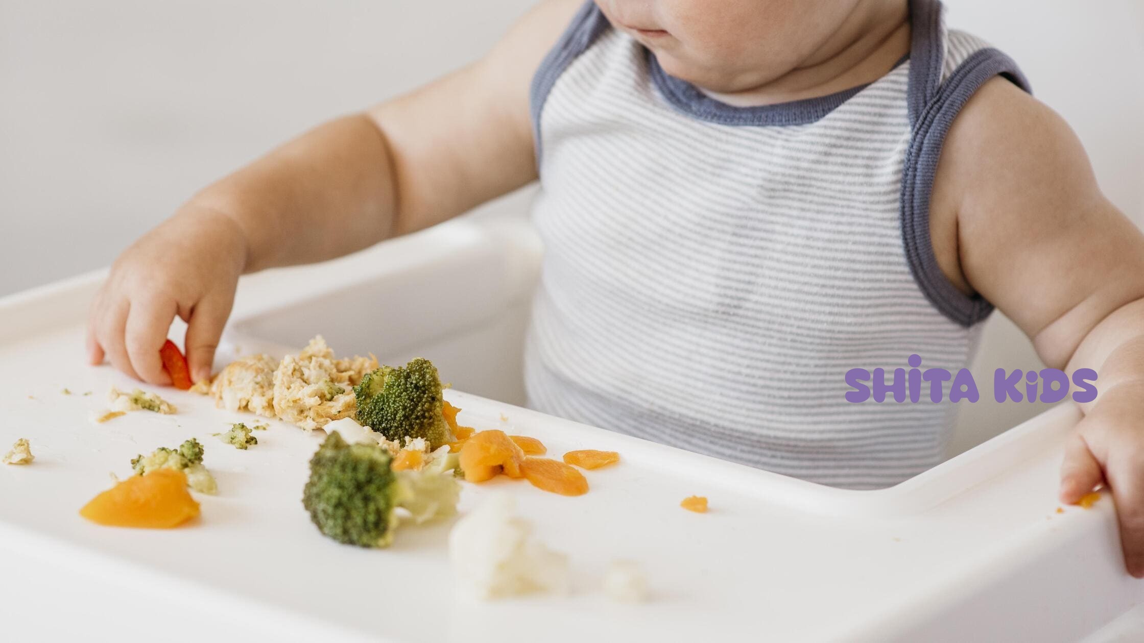 Kỹ thuật cắt trái cây lượn sóng dạng thanh dài giúp bé ăn dặm BLW dễ cầm nắm.