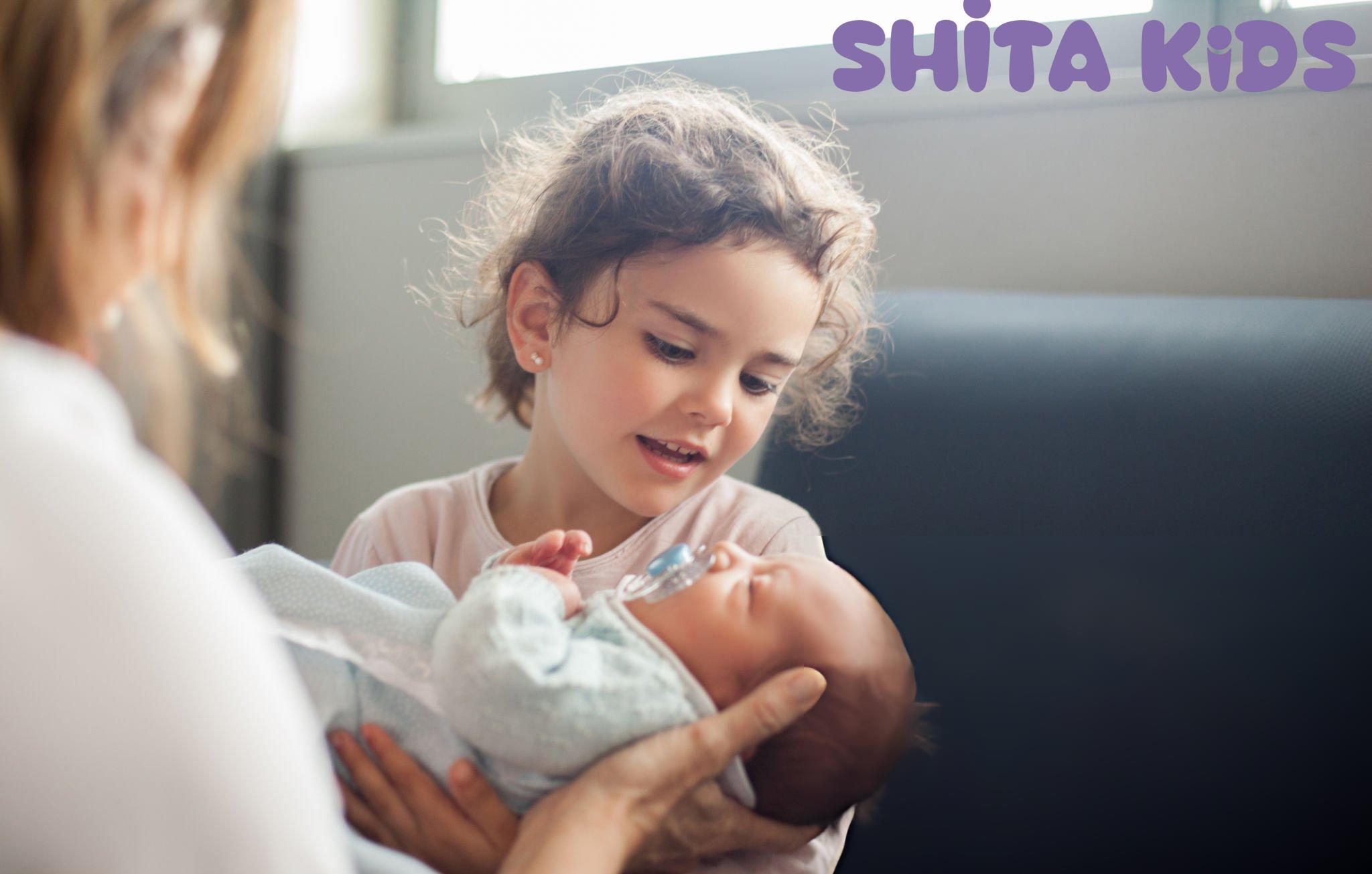 Dịch mật chưa kịp chuyển hóa từ xanh sang vàng do nhu động ruột của trẻ hoạt động quá nhanh.