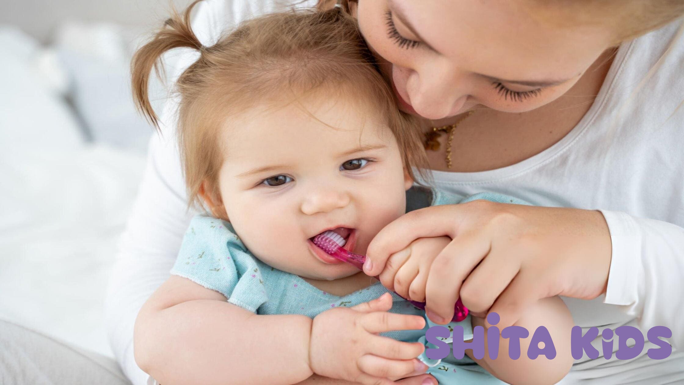 Ưu điểm tiện lợi của gạc tẩm sẵn ShitaKids so với việc giã lá rau ngót thủ công.