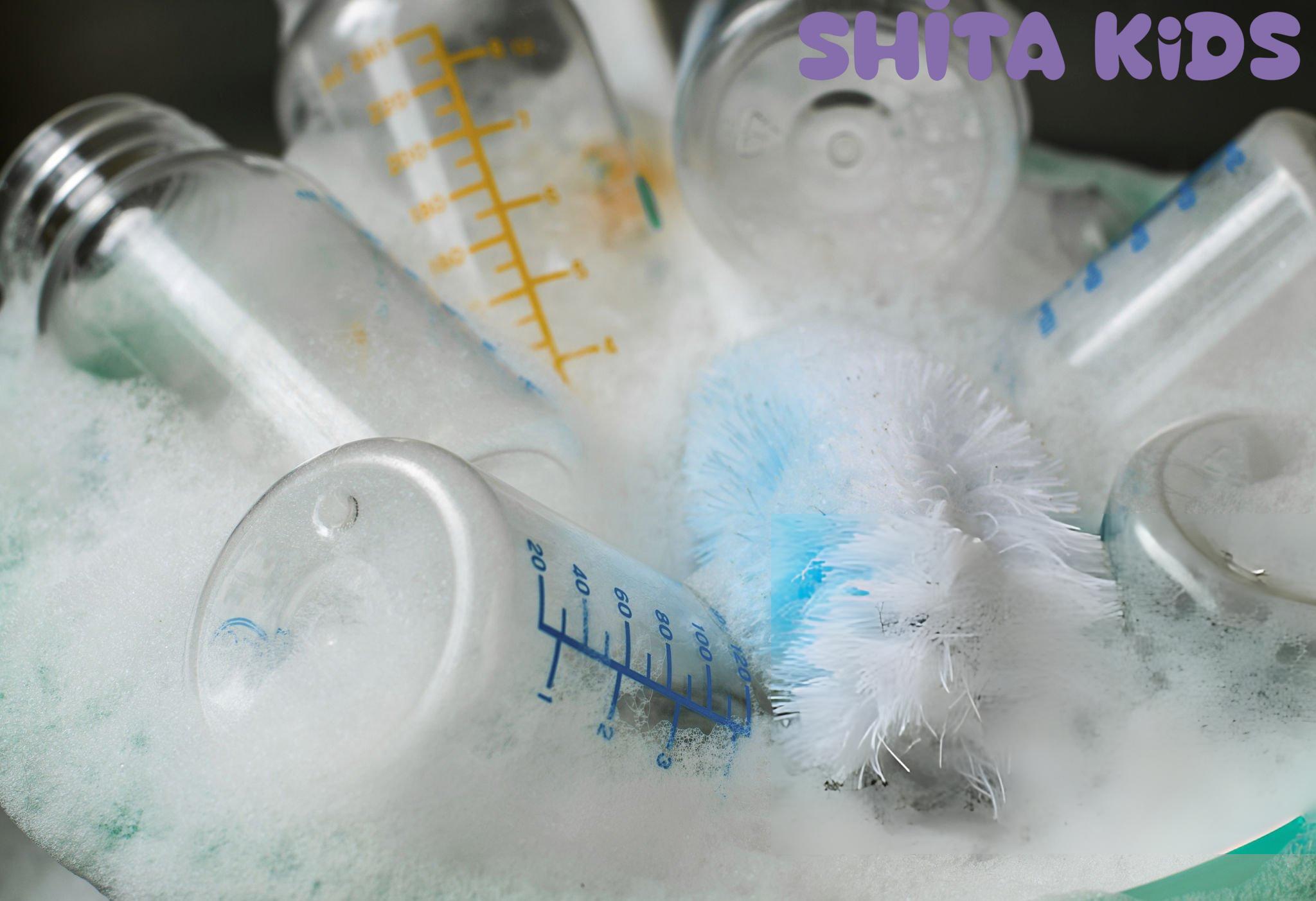 Xu hướng sử dụng nước rửa bình sữa tạo bọt tự nhiên giúp loại bỏ nguy cơ dư lượng hóa chất độc hại trên dụng cụ ăn dặm.