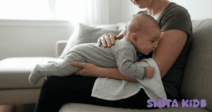 kỹ thuật bế vác trẻ sơ sinh để vỗ lưng giảm nấc và đầy hơi 8. tư thế ngồi vỗ ợ hơi an toàn cho bé đã cứng cổ