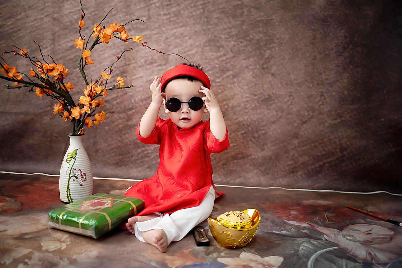 Nguy cơ lây nhiễm chéo virus đường hô hấp ở trẻ nhỏ tại nơi đông người ngày Tết.