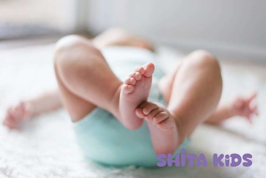 Ba giai đoạn hăm tã ở trẻ từ da hồng nhẹ đến mẩn đỏ mụn nước và lở loét nhiễm khuẩn 